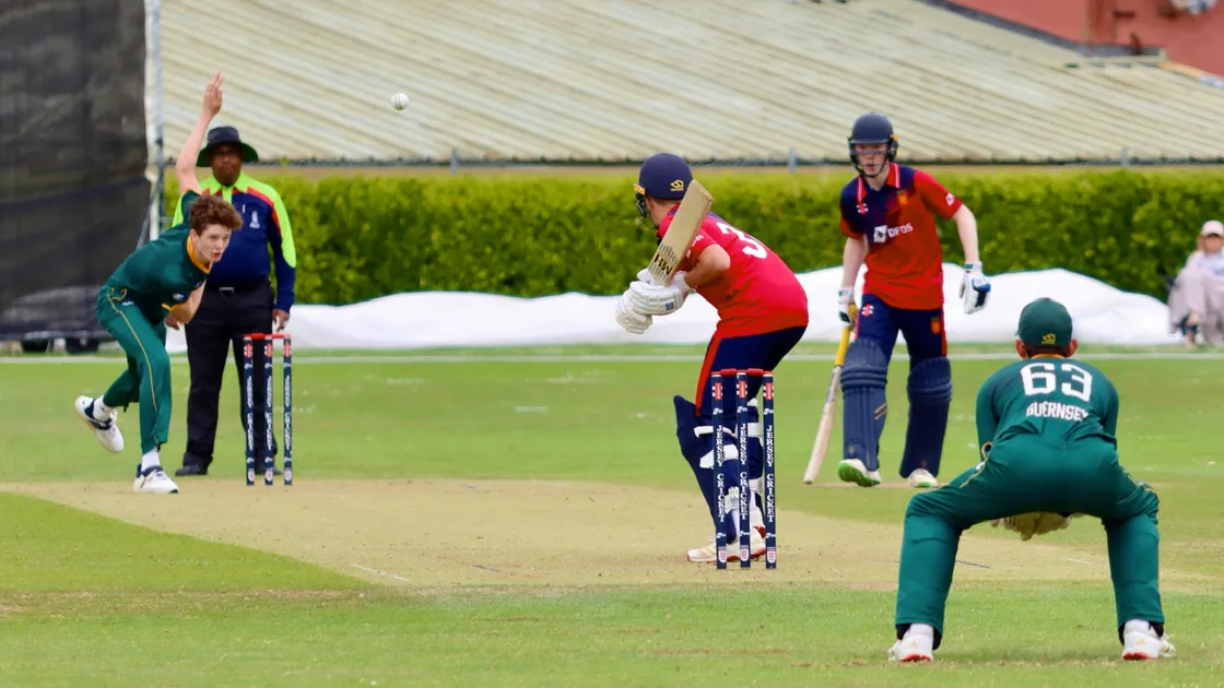 The young Sarnians thrashed their Jersey counterparts by 77 runs in the U19 inter-insular on Sunday at Granville.