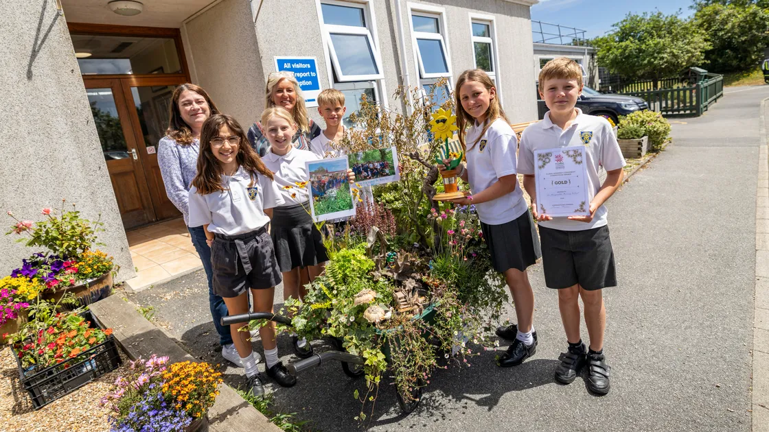 Left to right, Floral Guernsey Foundation Council chair Sue Bacon and La Houguette group supervisor Kim Carre. Students, left to right, Anna Ioannou, Harriet Dyson, Louis Jones, Rachel Rist and Freddie Comeskey.