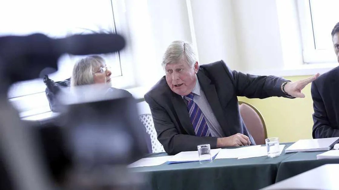 'Rebuild La Mare – but close secondary school'