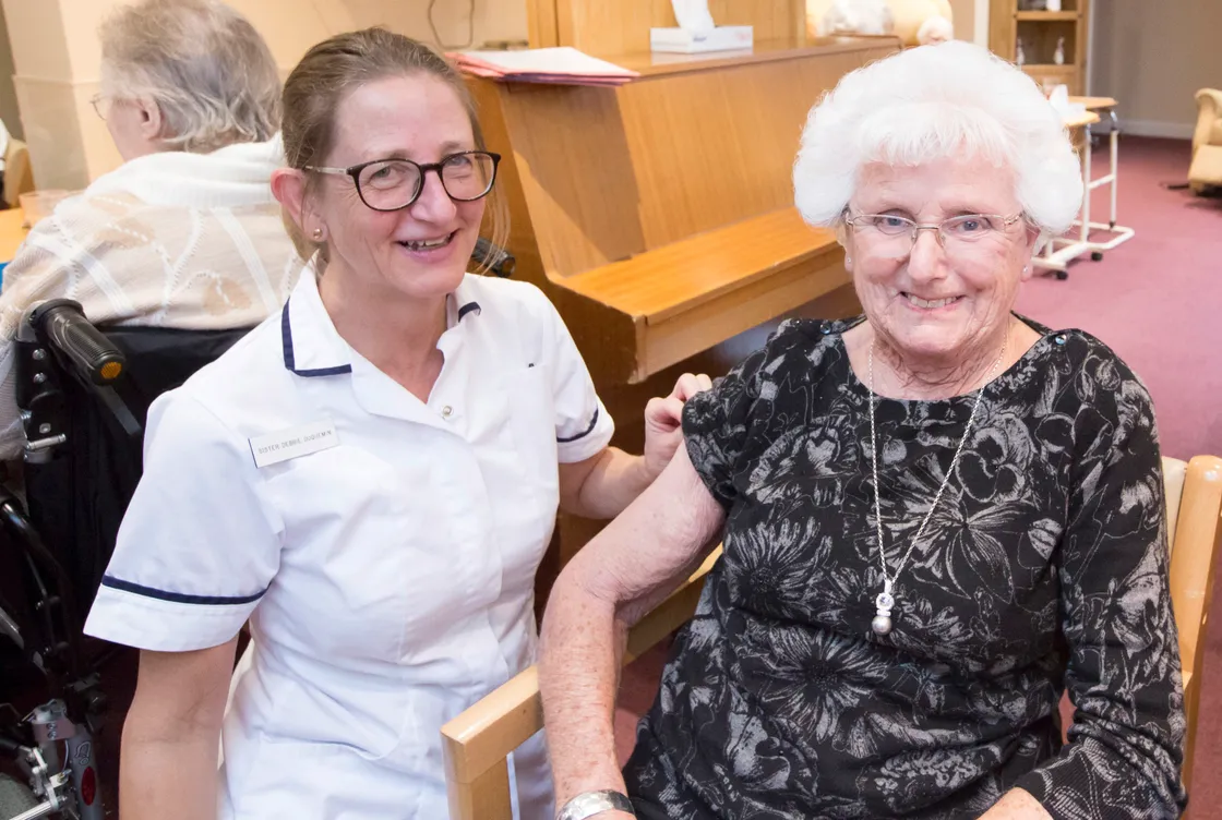 13-01-21  Chateau des Tielles care home. Sister Debbie Duquemin lead nurse Island Health gives a dose of the vaccination to resident Kay Weedon. (Picture by Adrian Miller, 29194819)