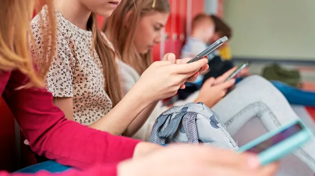 Raising a smartphone-free generation