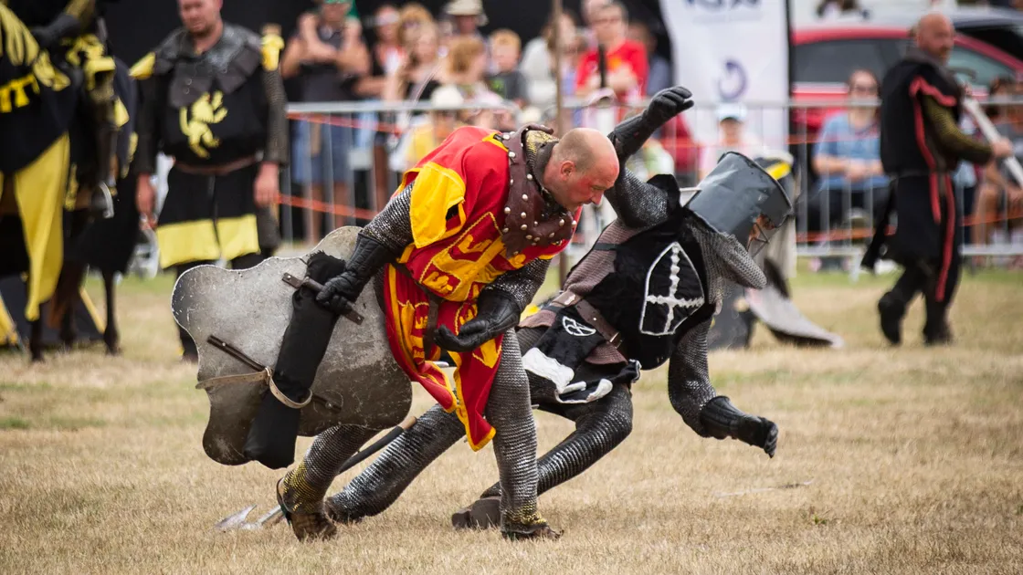 The Knights of Nottingham knew how to get the crowd on their side, with the Guernsey knight beating the Jersey one in one of their contests.  (31165714)