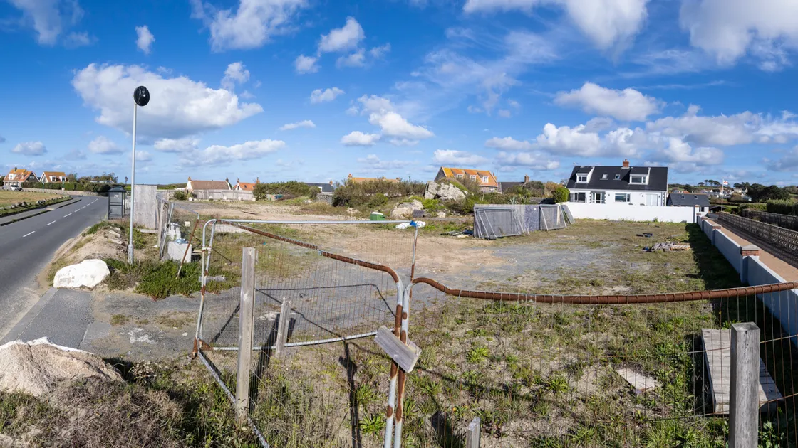 The revised plans would see 15 two-bedroom homes built on the empty site of the former L’Eree Bay Hotel.  
