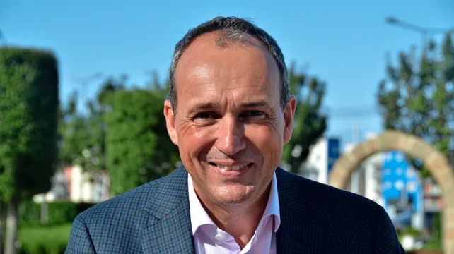 Air route licensing policy is defended after Jersey criticism