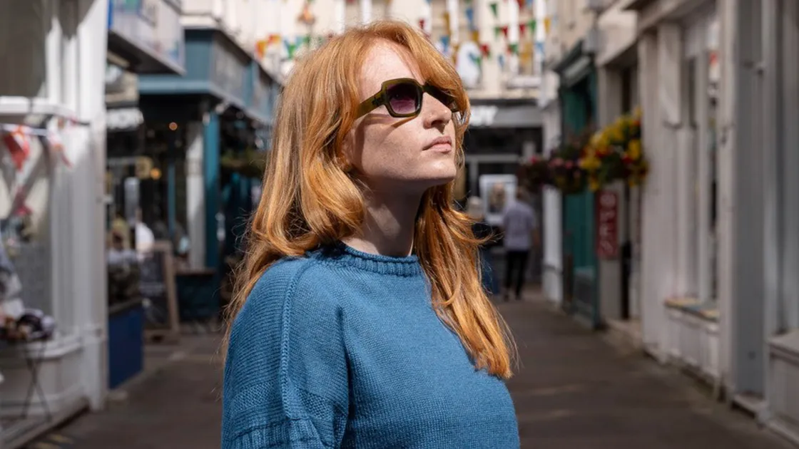 The top few rows of the neckline are created in Jersey roll, meaning that they rollover and don’t cling around the neck. Each garment also has the Fort Grey signature rib.