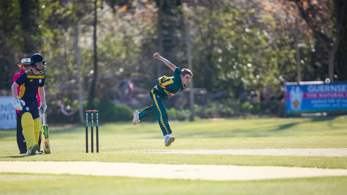 Forshaw puts forward case with his four-wicket burst