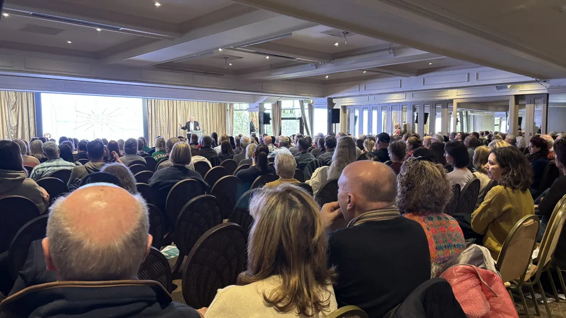 Professor Angus Dalgleish spoke to a packed audience on what he said was a the ‘rise of turbo cancers post-Covid injections’