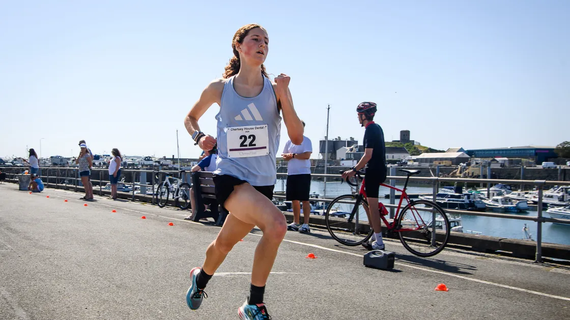 Eleanor Jamieson finishing the Seaside to Quayside 5K strongly as she smashes her personal best by over a minute.