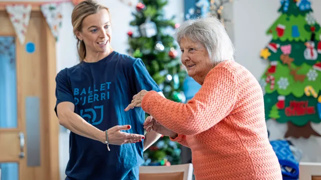 Le Platon residents find dance workshop en pointe