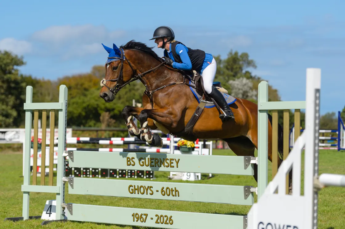 Sarah Sarre and Follyfoot Arkadia jumping the specially-built GHOYS 60 fence.