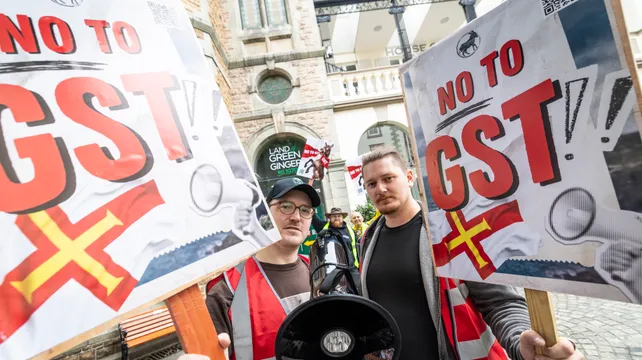 Anti-GST protesters make their voices heard in town