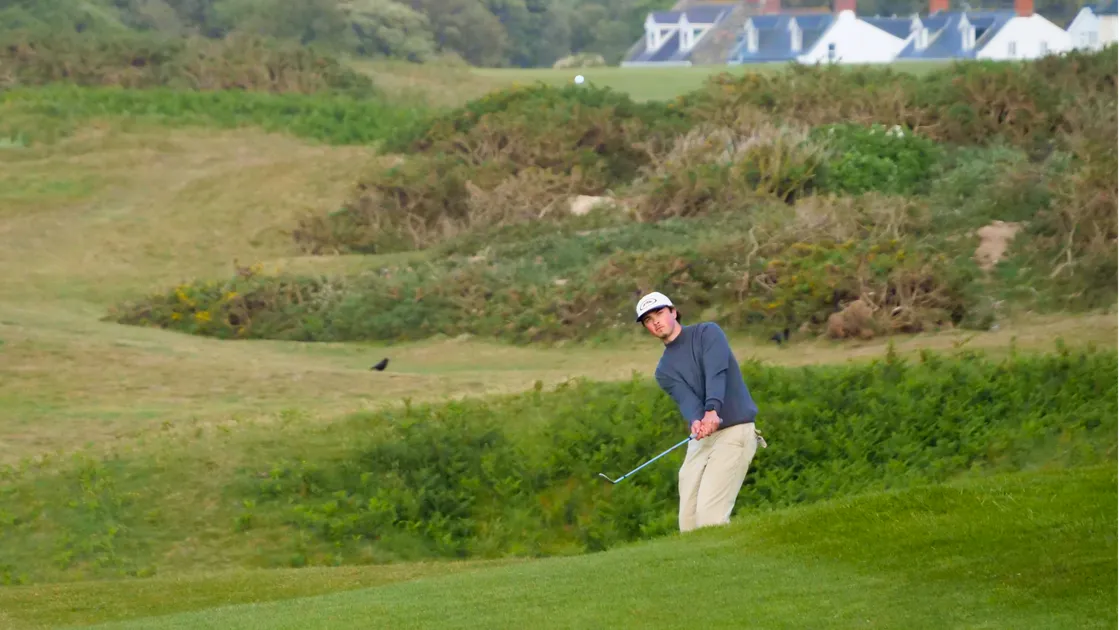 Charlie Bowen held his nerve impressively to claim the scalp of two-time former champion Tom Le Huray.