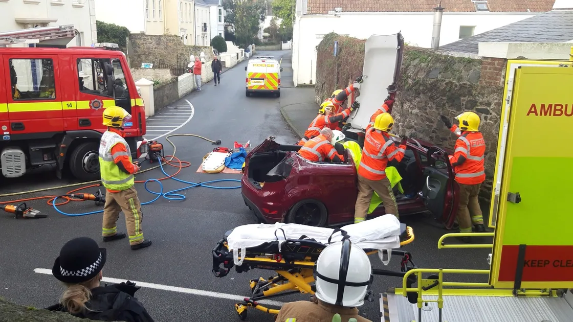 Car roof cut off to rescue driver