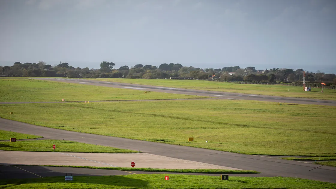 Operations at the airport were temporarily stopped because it was necessary to carry out a search of the area involved for security reasons