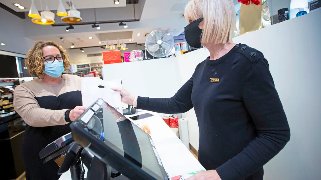 Yesterday was the first day of mandatory mask wearing in shops. Maxine Batiste, left, and supervisor at Feel Unique Sandy De Carteret.
(Picture by Peter Frankland, 30262370)