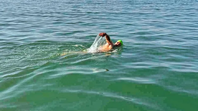 Jellyfish, currents and cold stop the ‘Everest of Swims’