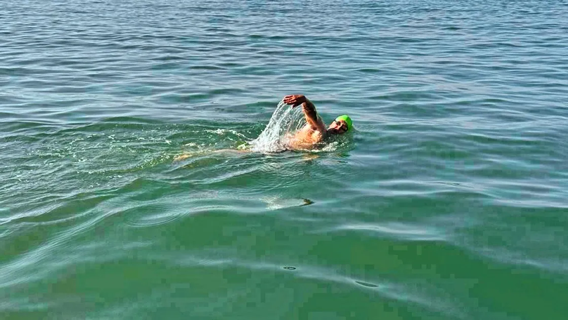 Mr Goss had trained in 8C water in Guernsey in April, but after six hours, his speed started to slow.