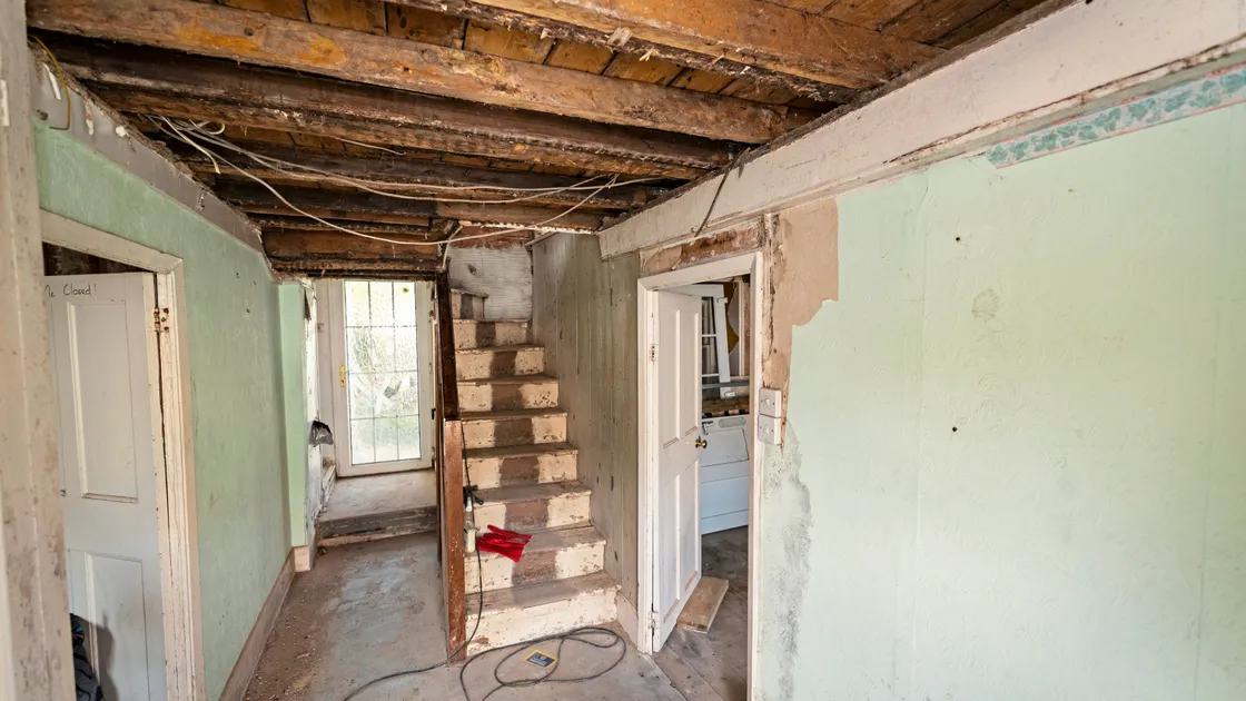 Built around 1750, the house was originally a one-storey, thatched granite cottage