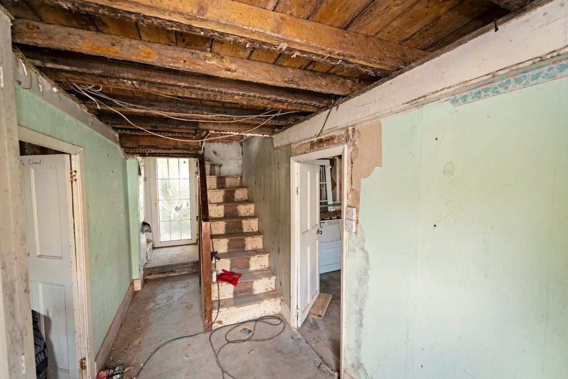 Built around 1750, the house was originally a one-storey, thatched granite cottage