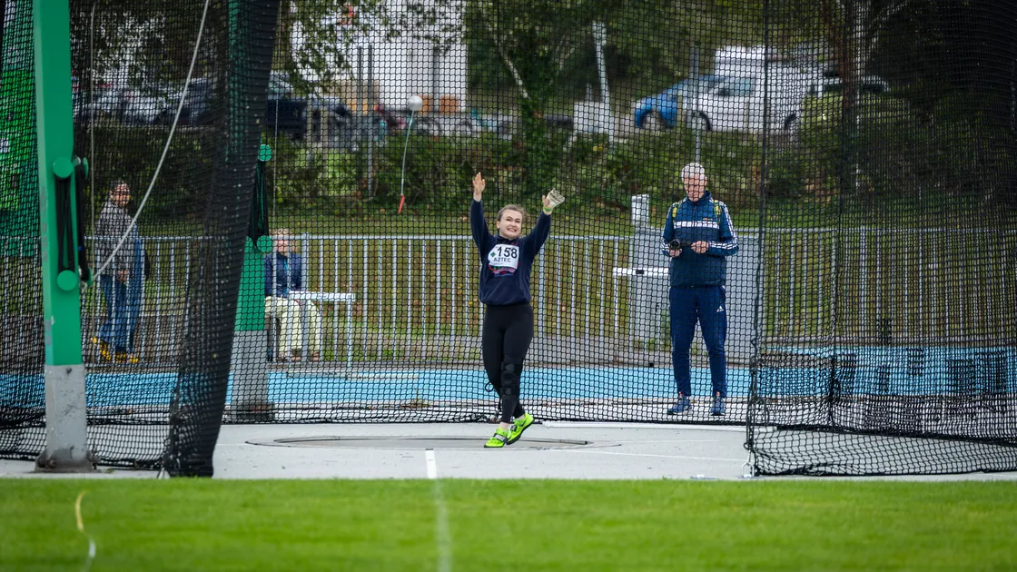 Sia Banbury made her return to competitive action with an impressive series of hammer throws, achieving the Island Games A standard in the process.
