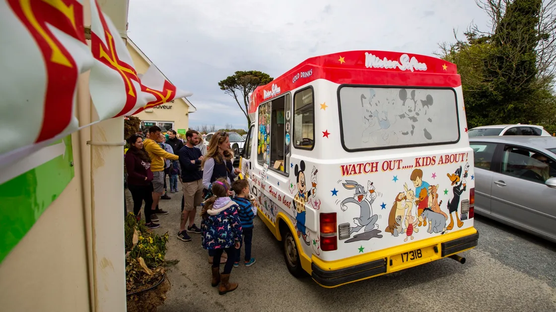 The queue for ice creams at the Bailiwick Children's Party at St Saviour's Community Centre (Picture by Sophie Rabey, 29505279)