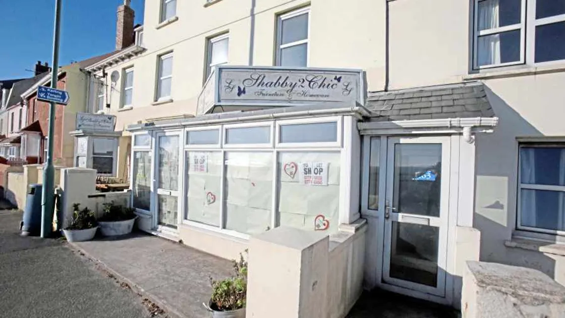 Shabby treatment, say furniture shop customers