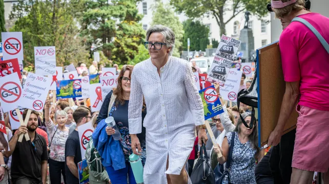 Deputy Rochester joins Forward Guernsey party