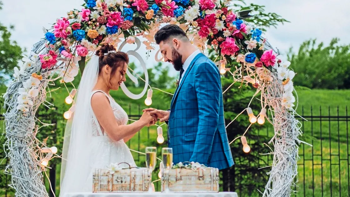 If plans to change the marriage law to cover weddings held in locations other than a church or at the Greffe come to fruition, humanist wedding celebrant Gary Vaudin said such ceremonies should require a registered person running them so couples have recourse if the ceremony is badly conducted. 