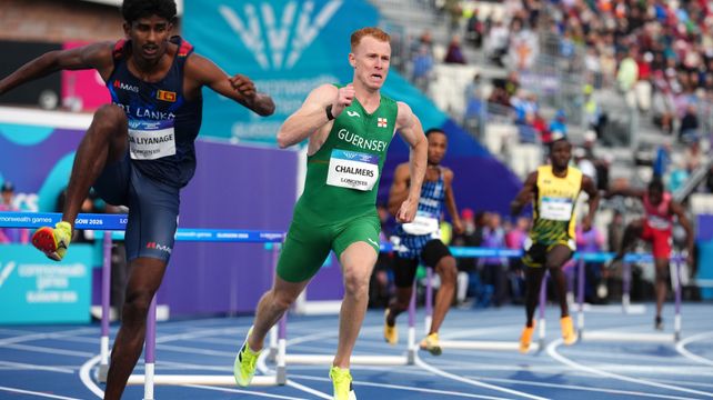 Chalmers clears the first hurdle in medal pursuit