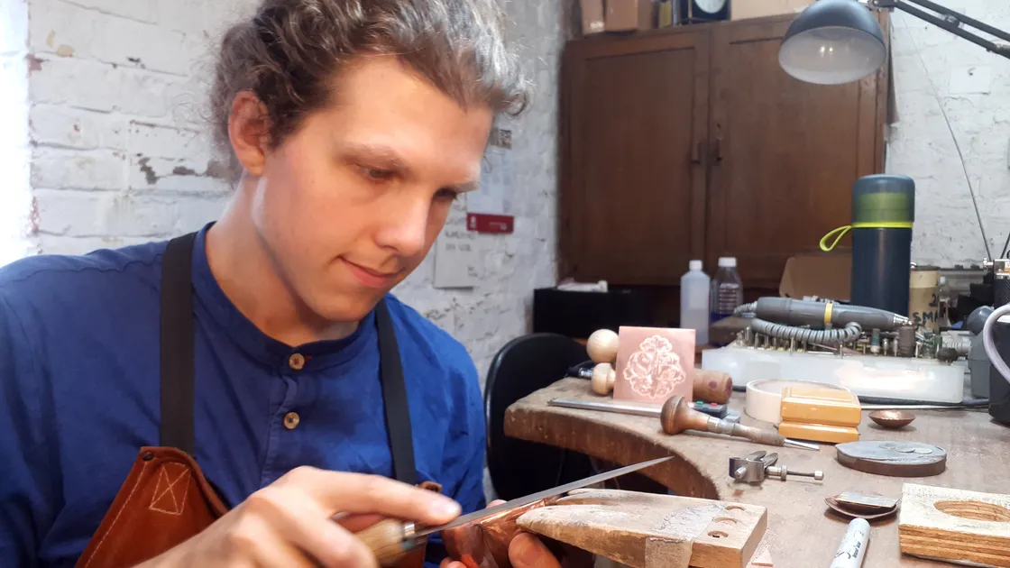 Guernsey-born silversmith Caius Bearder will be showcasing his work at the Goldsmiths’ Fair in London in October. The jewellery and silver event is the largest of its kind in the UK.