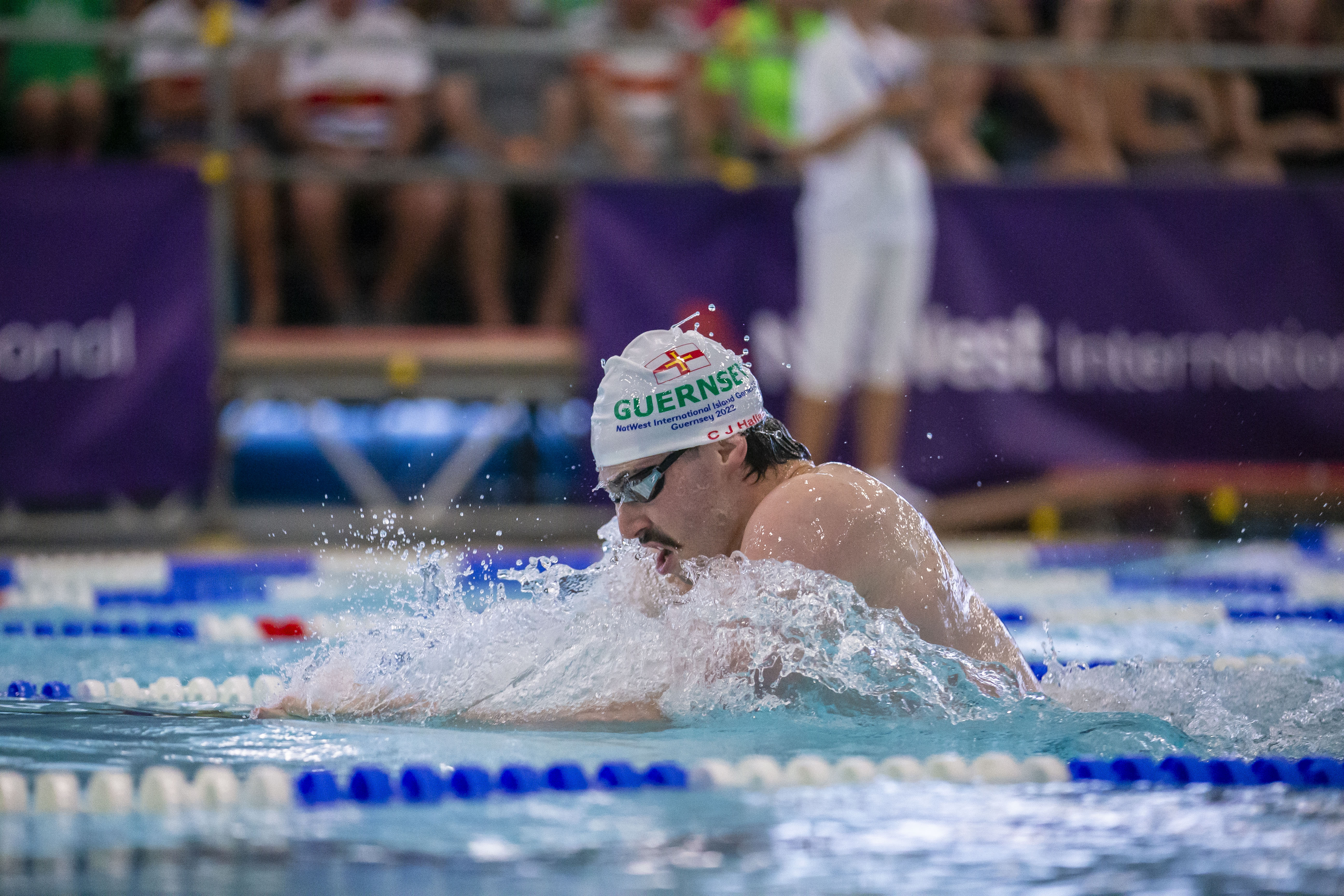 Hallett is first Sarnian to break the minute barrier