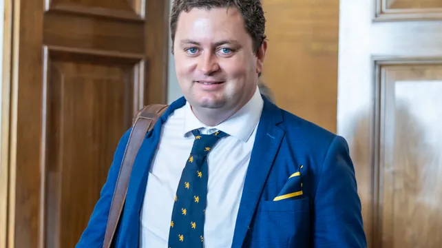 Snowdon told to apologise in writing after data centre dispute