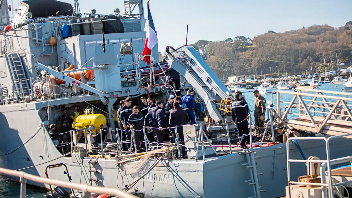 The visit was a chance for the 45 crew to have a rest. (33102590)