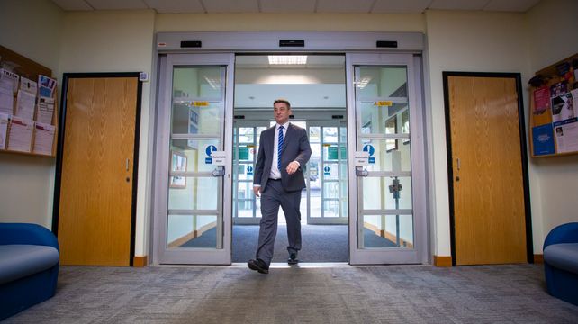 Chief executive’s reforms get unanimous support