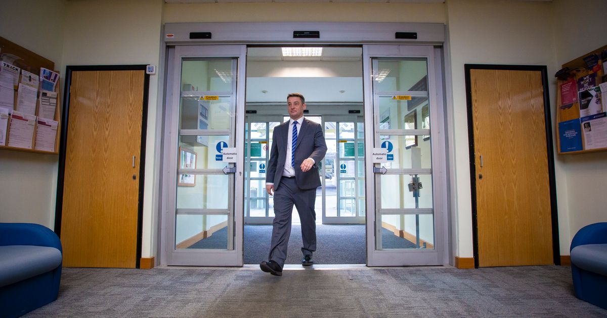 Chief exec’s lack of control baffles employment experts