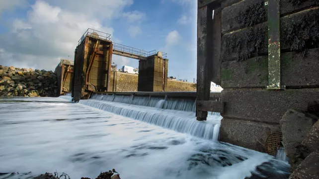 Contractors invited to come up with solutions on what to do with QEII Marina gates