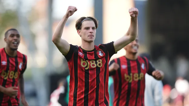 Scott misses England cut but will travel with World Cup squad