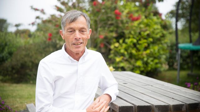 Retired architect to stand in as standards commissioner