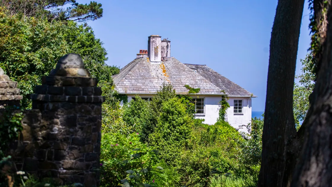 Art Deco house Dolphins in Jerbourg Road, St Martin's, can be demolished and replaced with a new build, planners have said. (Picture by Sophie Rabey, 29688732)