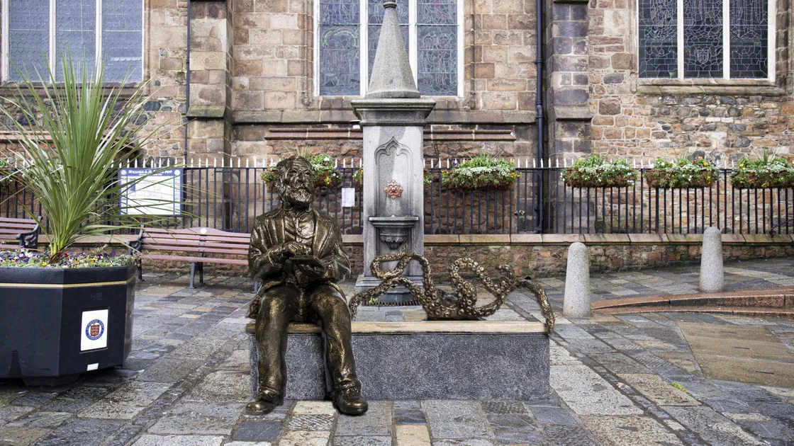 The Guernsey Arts Commission provided this mock-up of how the Hugo bench will look.