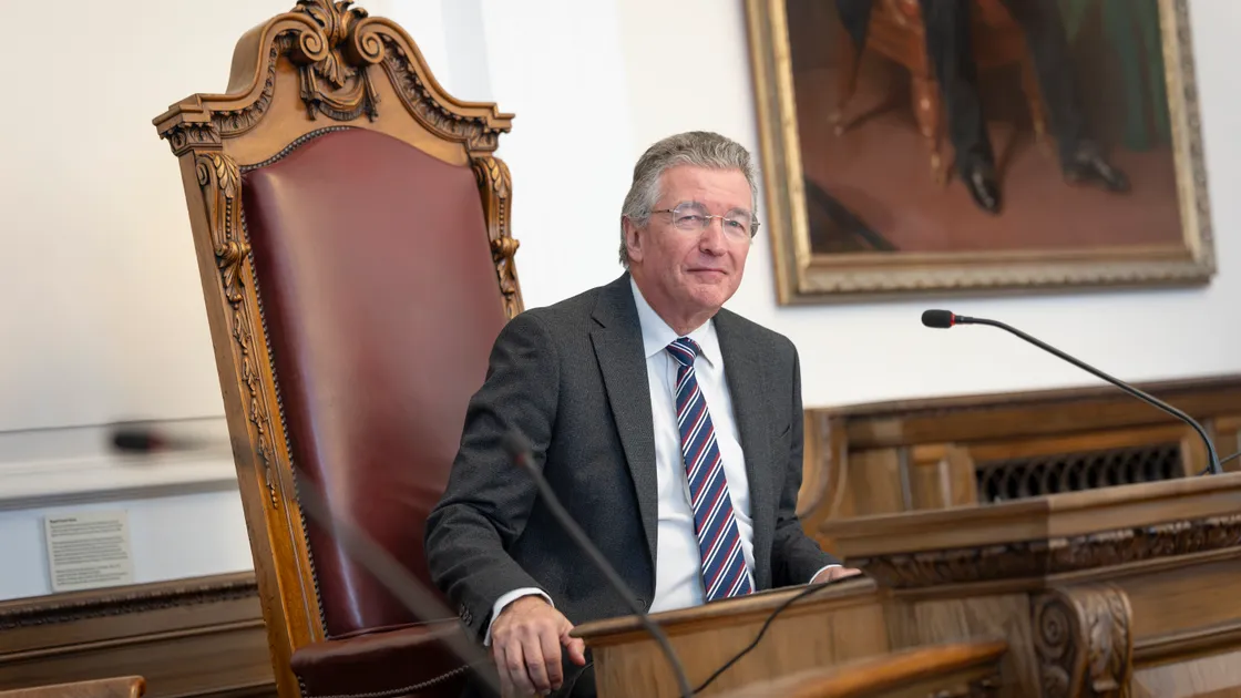 Sir Richard in the Royal Court