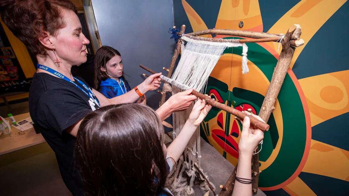 Jo Dowding shows twin sisters Lillyanna Brown and Sophie Brown (aged 10) how to use a Viking weaver. (29954174)