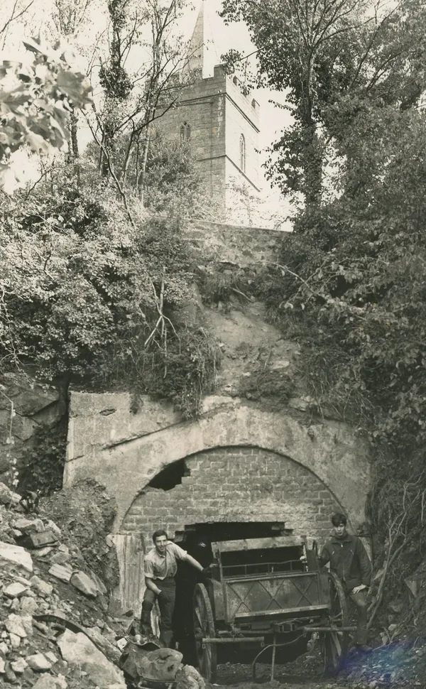Salvage of gun limber from St Saviour’s tunnel under the church in 1968. Richard used to enter the tunnel via the small hole in the top left.