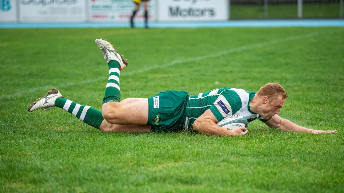 Anthony Armstrong scores the first Raiders try against Leicester Lions. (Picture by Martin Gray, 30048231)