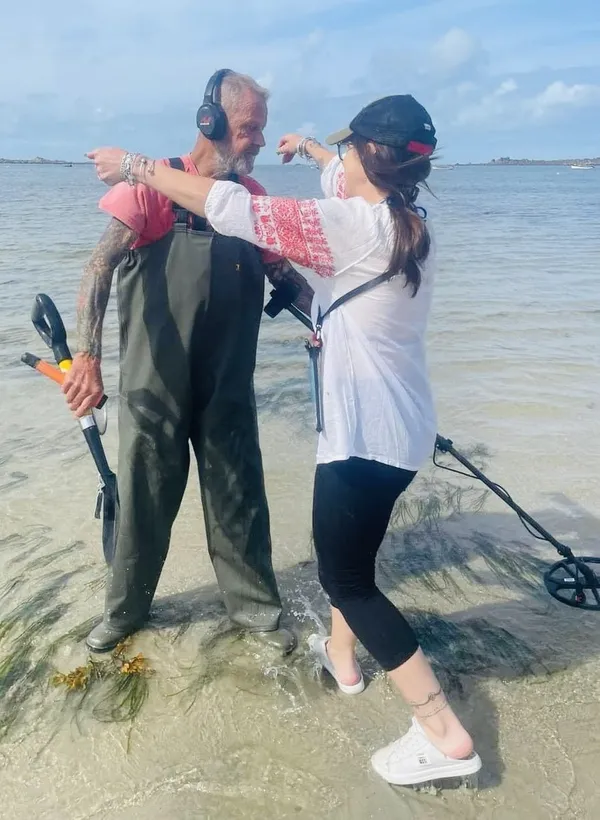 The joyous moment when metal detectorist Matt Kneebone found the rings that Tessa Le Gallez has lost while swimming at Les Amarreurs. (Picture supplied by Tessa Le Gallez)