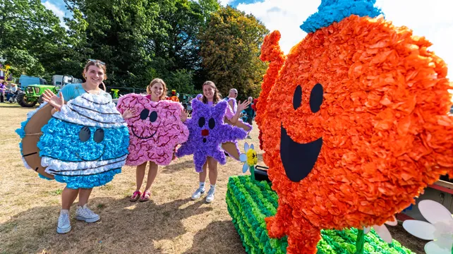 A bloomin’ good time at Battle of Flowers