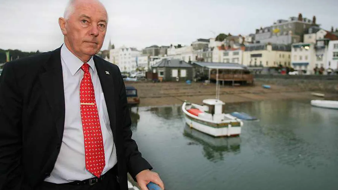 Town Constables 'should resign' over centre manager row