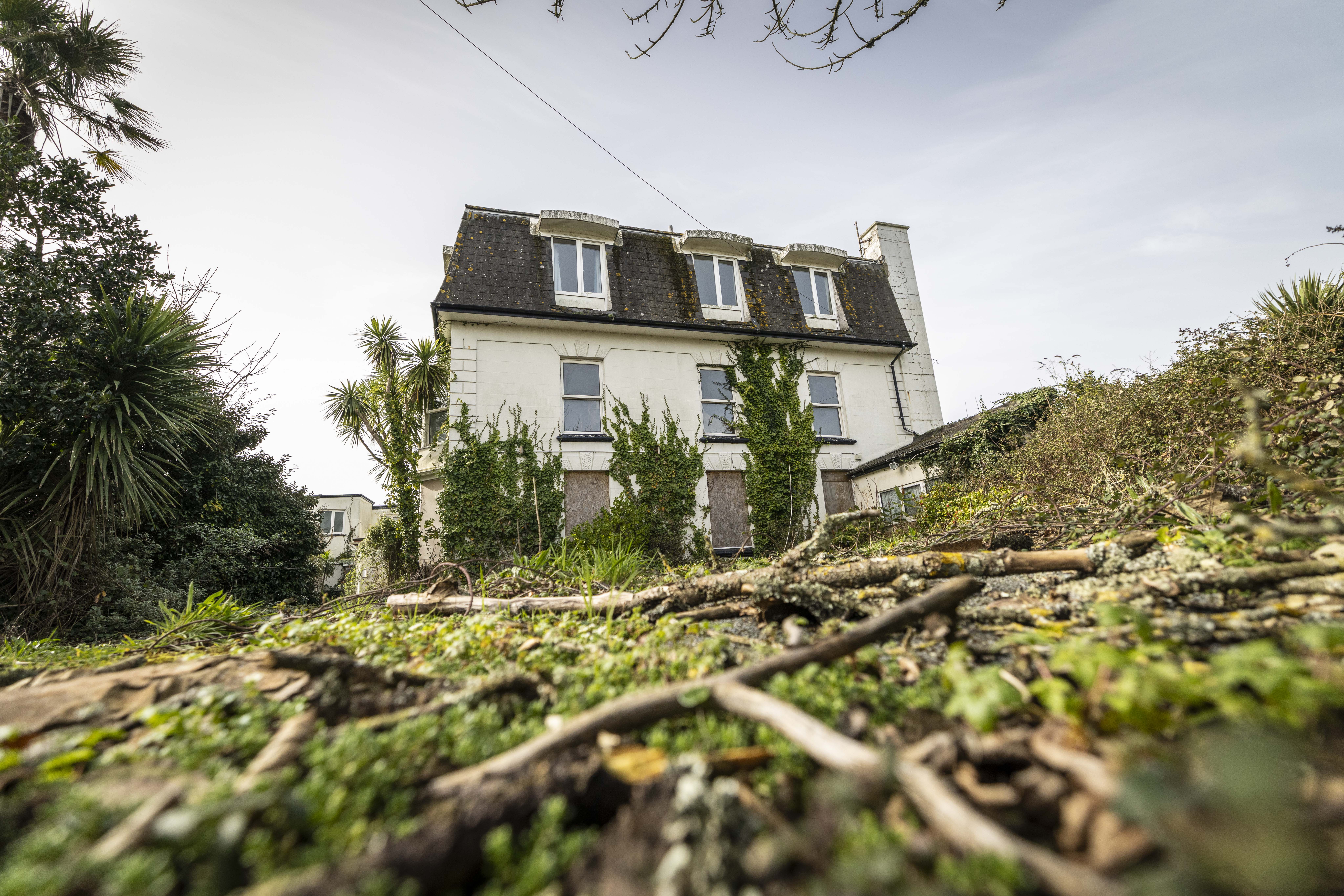 St Margaret’s Lodge owners given nine months to tidy it up