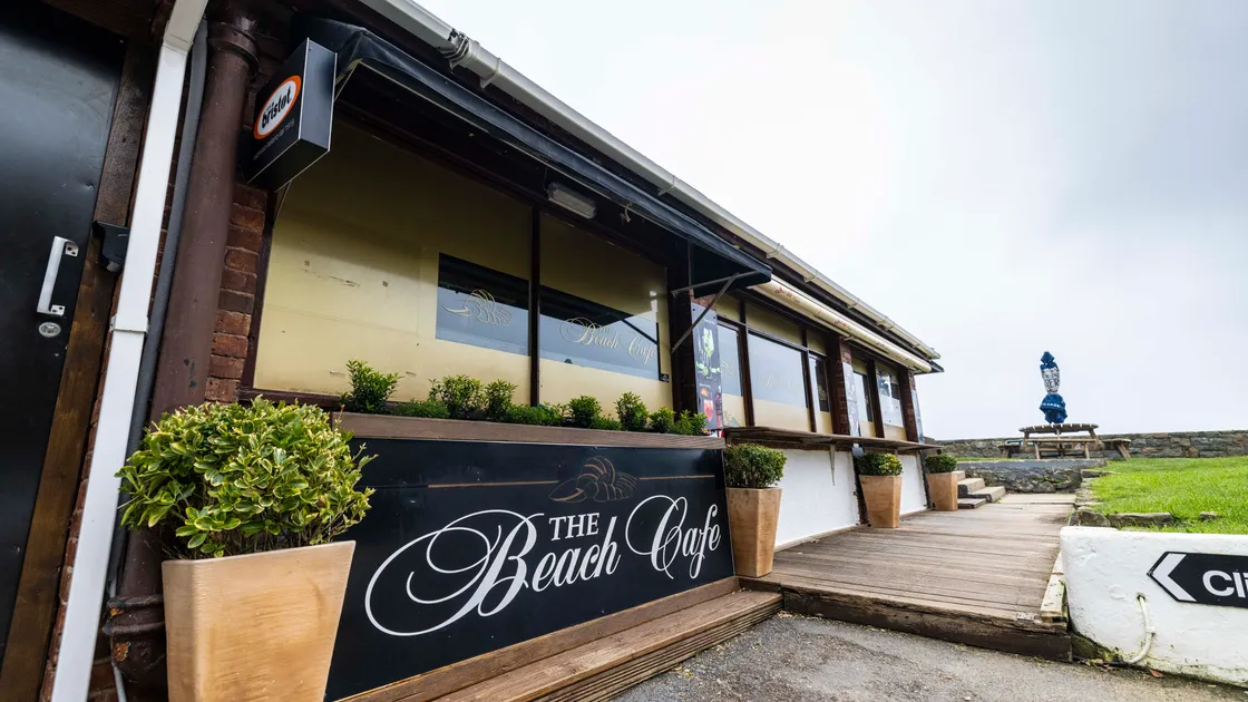 Peace has finally come to Fermain Bay after the States and its cafe tenants came to an agreement over the costs of a long-running legal battle.