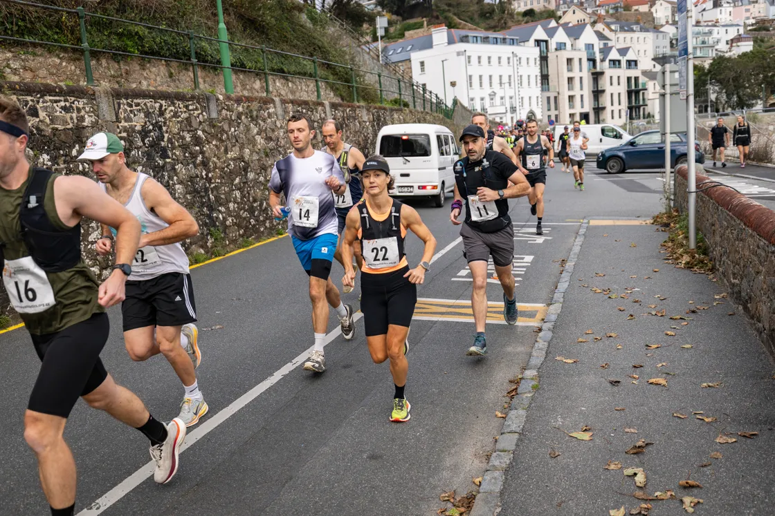 The race runs from South Esplanade to the Fairy Ring, covering the length of Guernsey’s rugged cliffs.